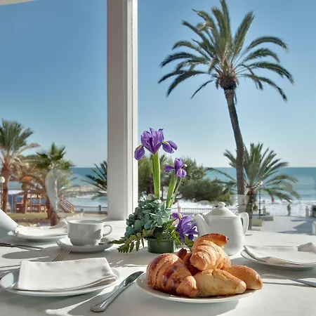 ホテル カリポリス シッチェス